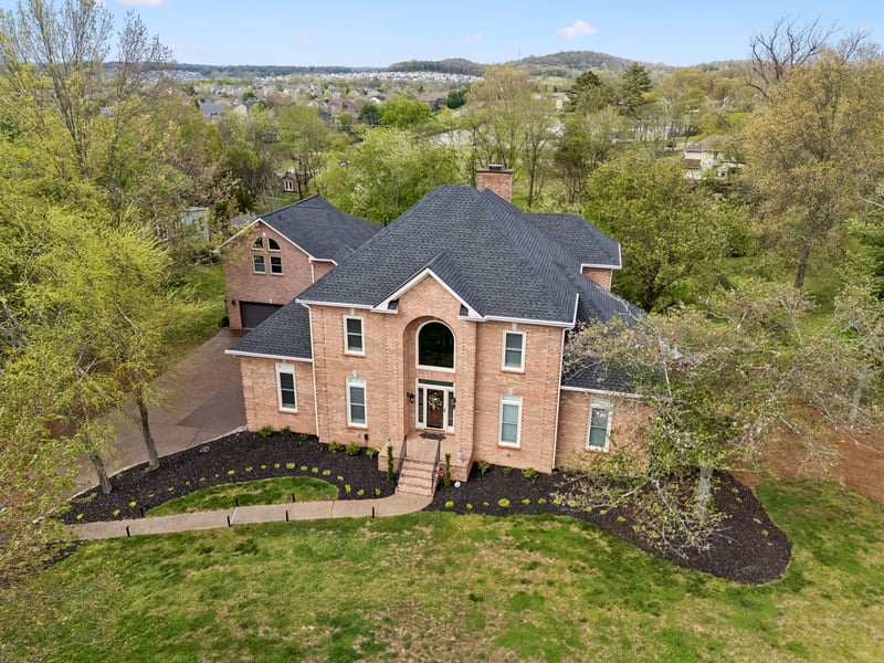 1018 Heritage Woods Dr, Hendersonville, TN 37075