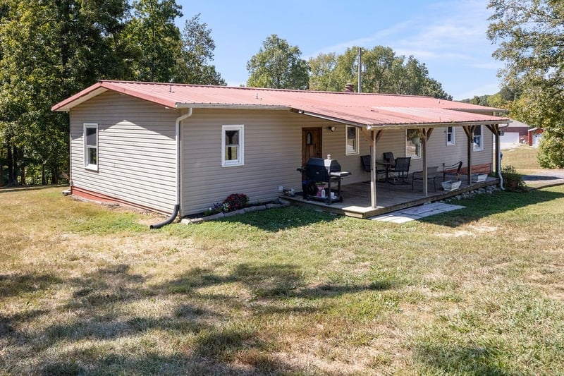 6184 Dewey Carr Rd, Bethpage, TN 37022