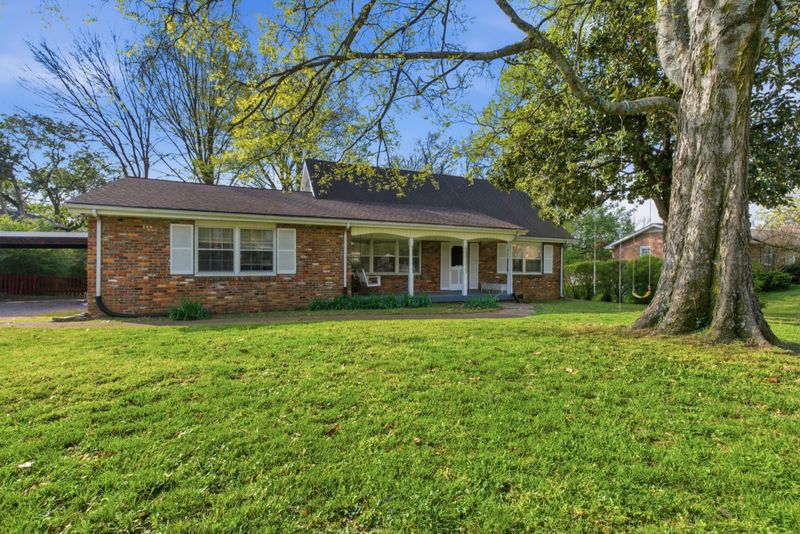 323 Nokes Dr, Hendersonville, TN 37075