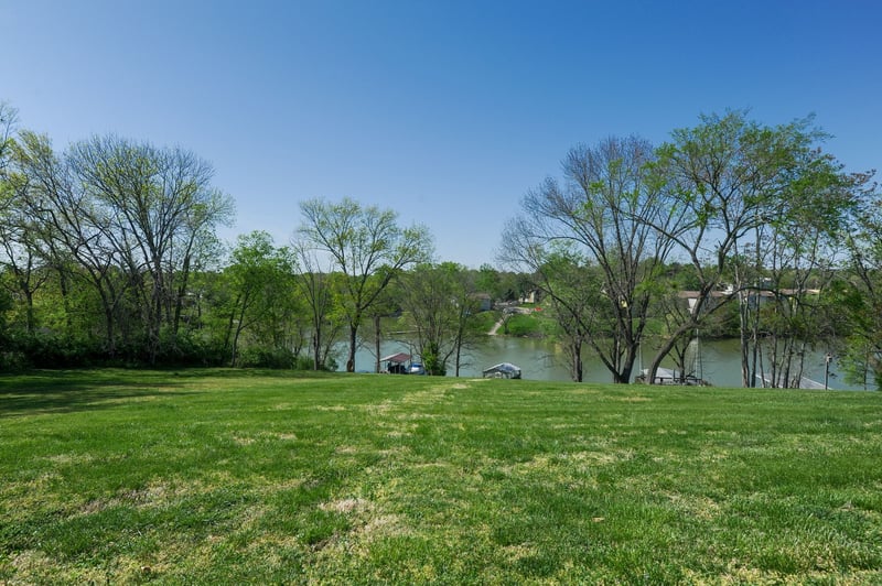 128 Lakeview Dr, Hendersonville, TN 37075