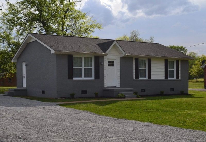 401 Watts Dr, Columbia, TN 38401