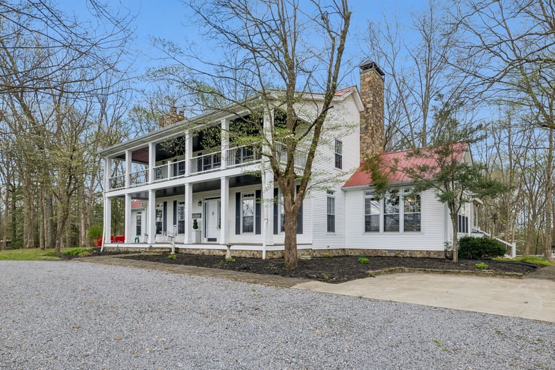 901 Town Branch Rd, Charlotte, TN 37036