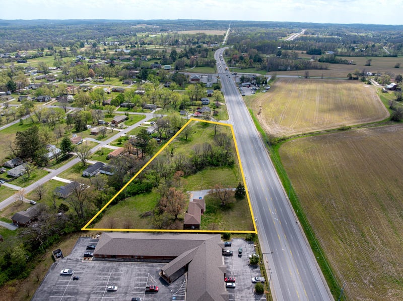 936 S Broadway St, Portland, TN 37148