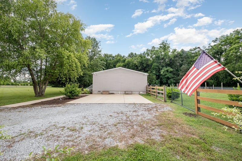 1150 Kingwood Ln, Rockvale, TN 37153
