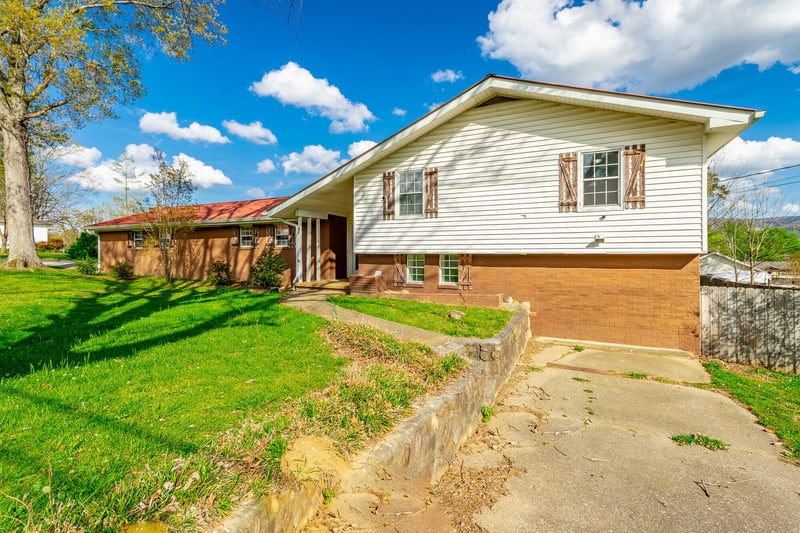 568 Poplar St, Trenton, GA 30752