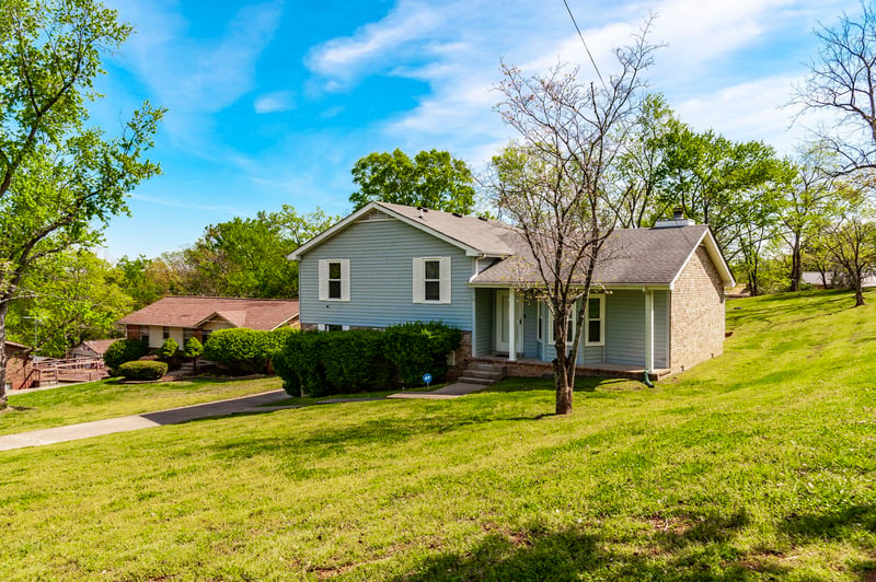 154 Lakeside Park Dr, Hendersonville, TN 37075