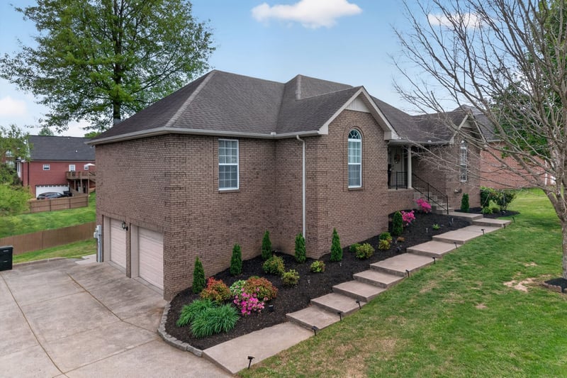 4005 Summit Dr, Greenbrier, TN 37073