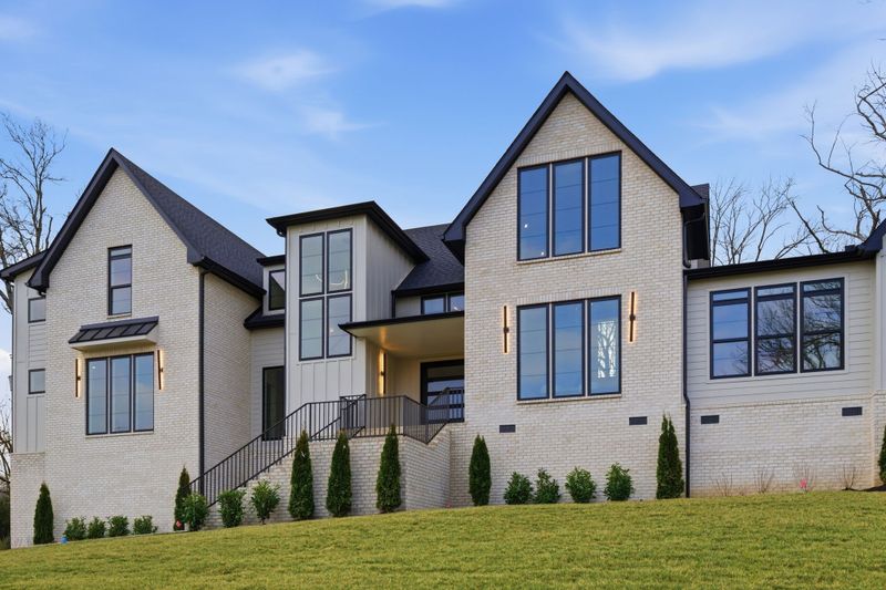 6807 Pennywell Dr, Nashville, TN 37205