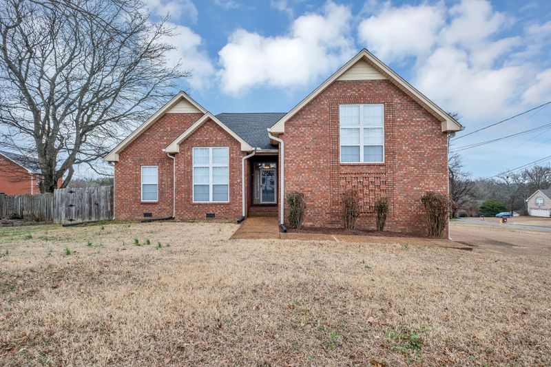 101 Knights Bridge Sta, Hendersonville, TN 37075
