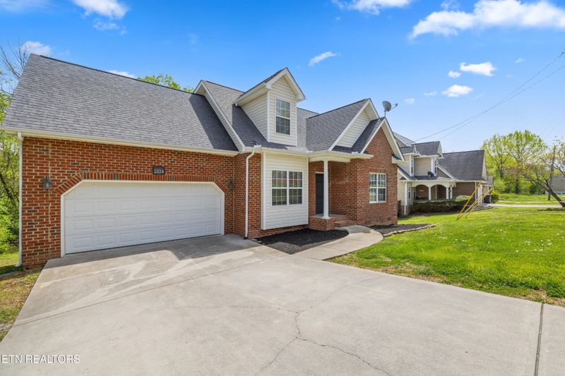 3024 Pinex Ln, Knoxville, TN 37921