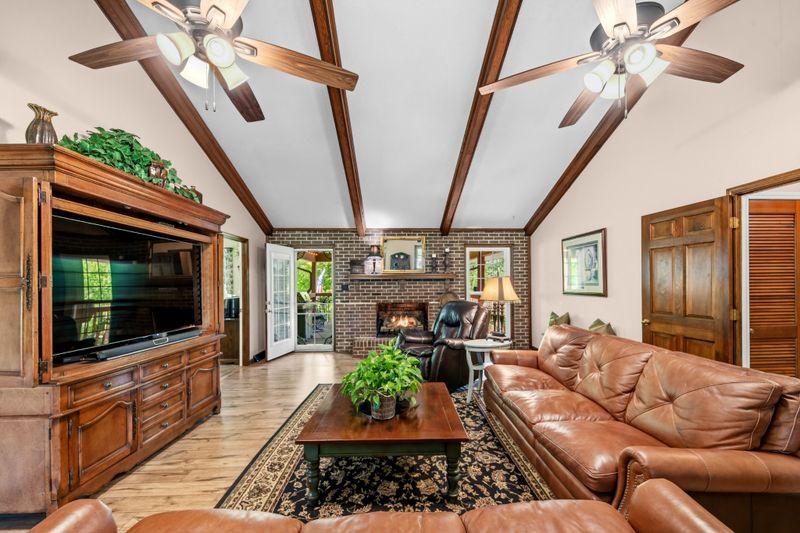 4008 Shenandoah Dr, Columbia, TN 38401