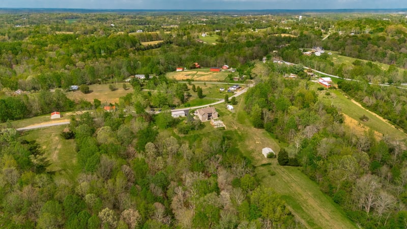 1103 Johnny Spears Rd, Westmoreland, TN 37186