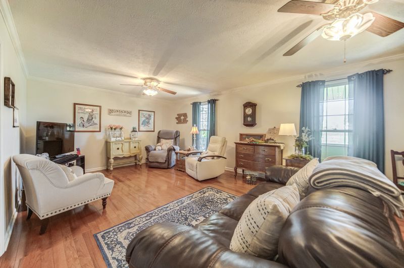 6935 Hall Rd, Greenbrier, TN 37073