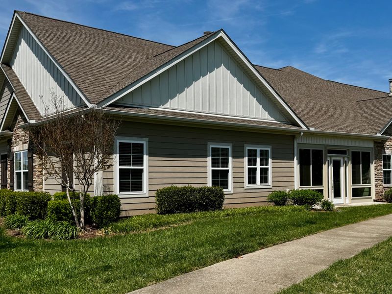 2177 Stonecenter Ln, Murfreesboro, TN 37128