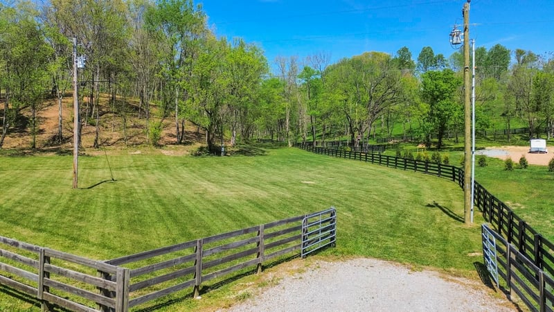 1 Johnson Hollow Rd, Thompsons Station, TN 37179