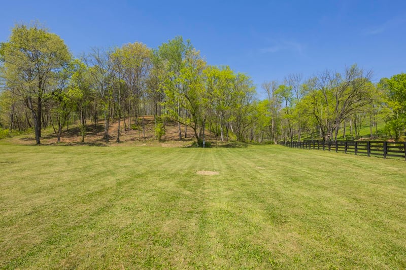 1 Johnson Hollow Rd, Thompsons Station, TN 37179