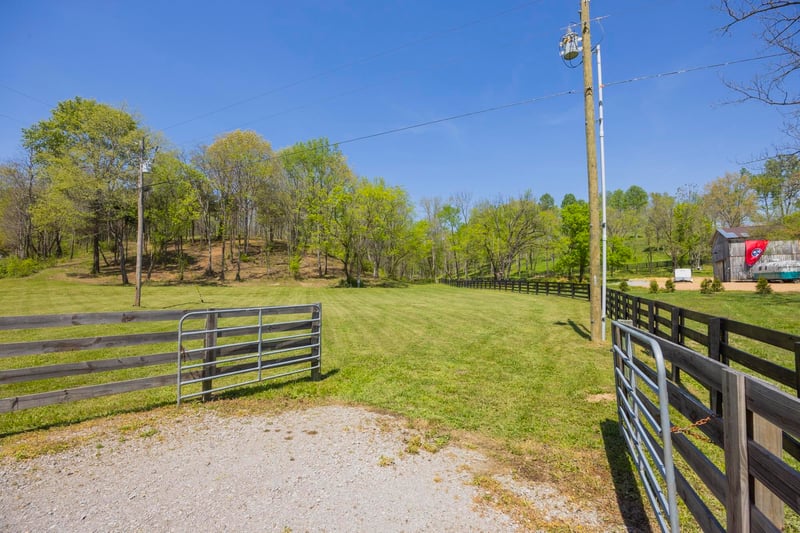 1 Johnson Hollow Rd, Thompsons Station, TN 37179