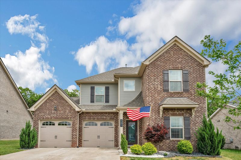 585 Oakvale Ln, Mount Juliet, TN 37122