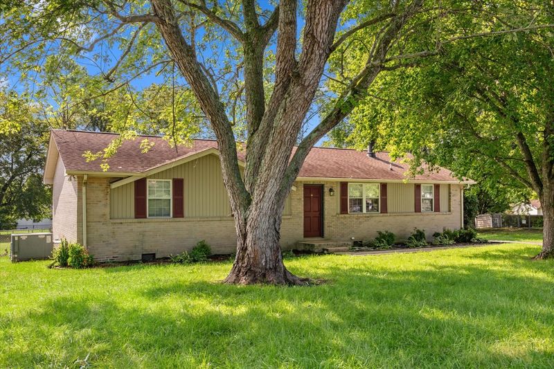 3005 Westwood Dr, Columbia, TN 38401
