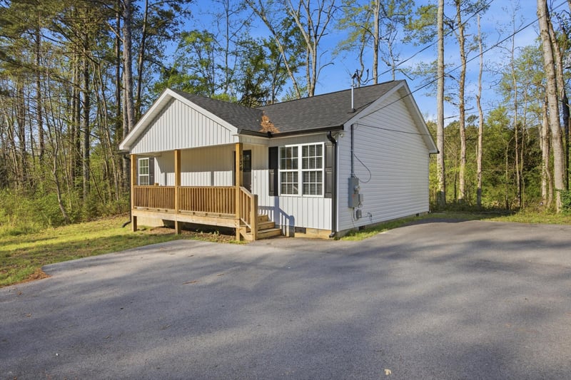 134 Buster Ln, Rocky Face, GA 30740