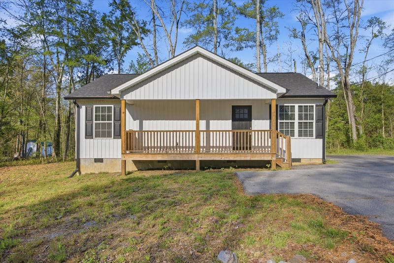 134 Buster Ln, Rocky Face, GA 30740