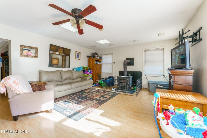 3702 Lost Branch Rd, Sevierville, TN 37862