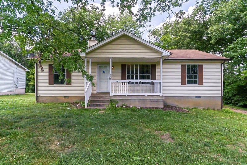 568 Woodcrest Dr, La Vergne, TN 37086