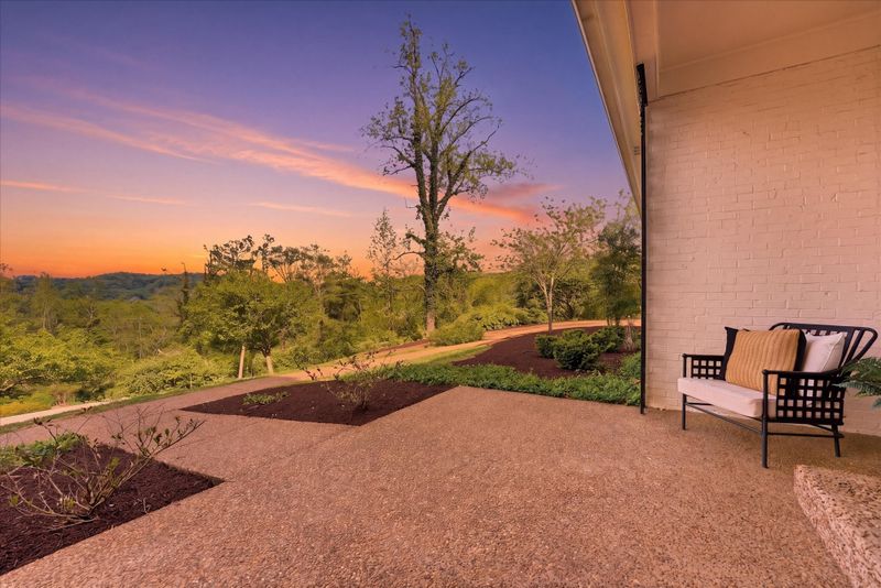 1241 Jefferson Davis Dr, Brentwood, TN 37027