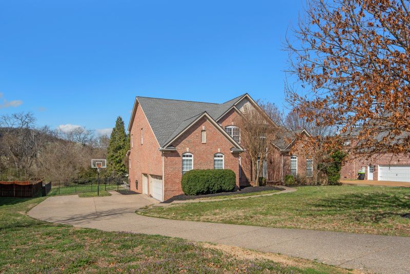1811 Grey Pointe Dr, Brentwood, TN 37027
