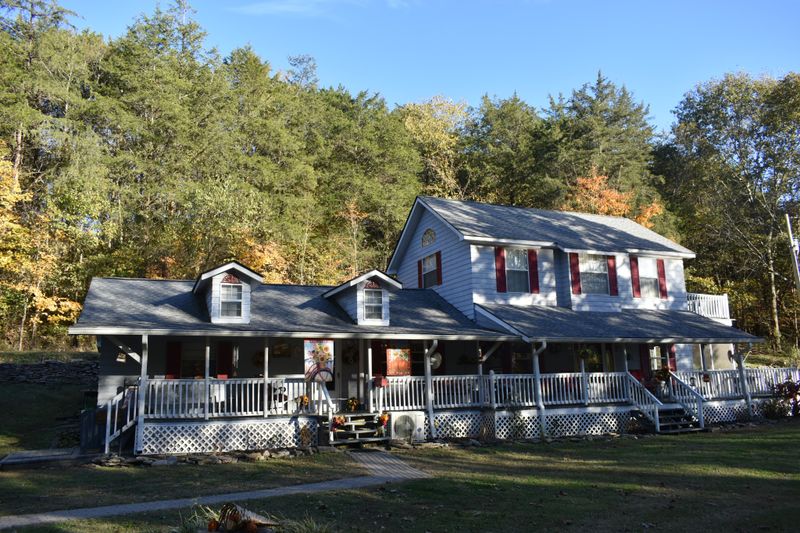 159 Dyer Branch Rd, Gordonsville, TN 38563