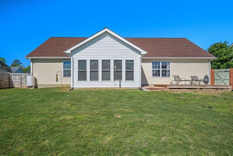 35 Holli Ln, Rossville, GA 30741