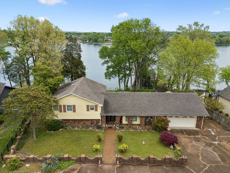 1451 Dickerson Bay Dr, Gallatin, TN 37066