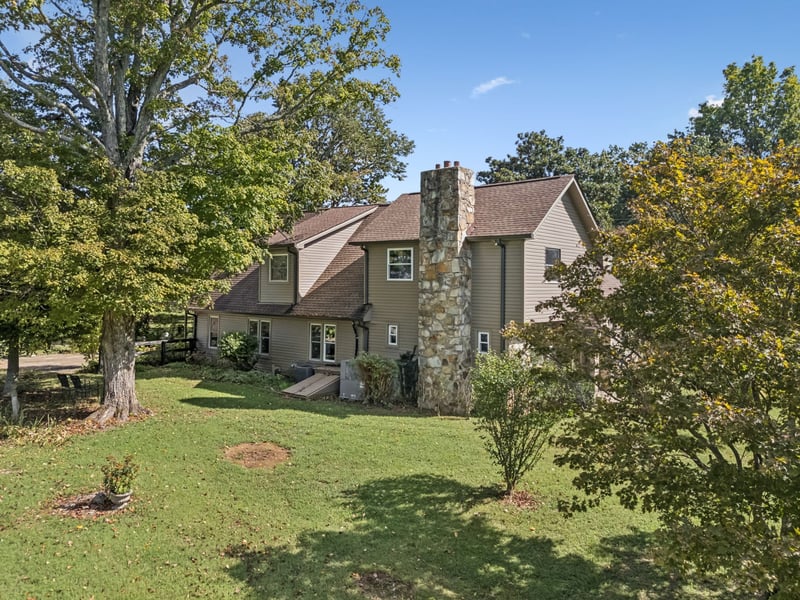 701 Hafner Rd, Charlotte, TN 37036