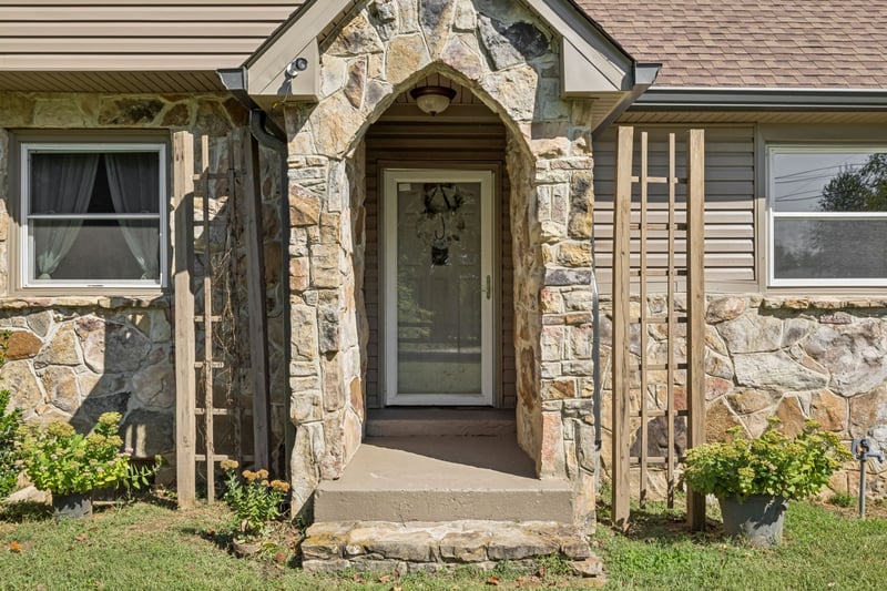 701 Hafner Rd, Charlotte, TN 37036