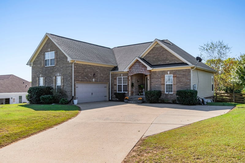 1851 Lochlann Dr, Culleoka, TN 38451