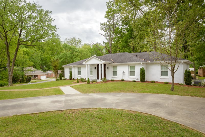 102 Colonial Dr, Florence, AL 35633