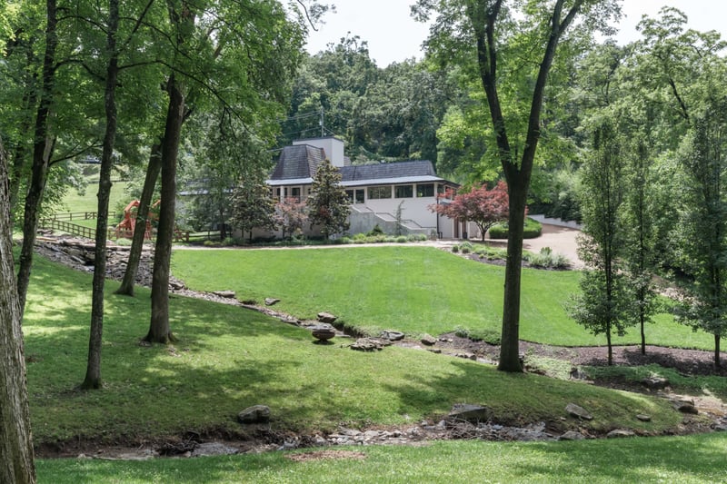 1147 Crater Hill Dr, Nashville, TN 37215