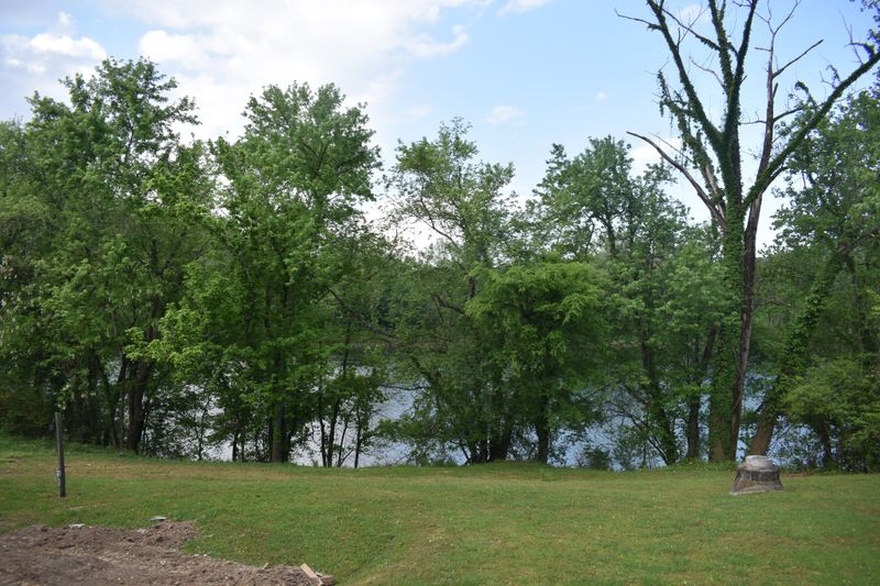 814 Upper Ferry Rd, Carthage, TN 37030