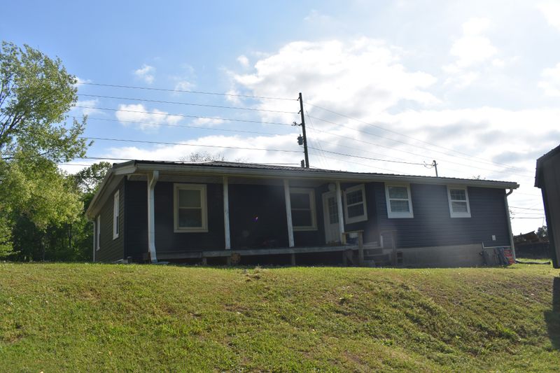 814 Upper Ferry Rd, Carthage, TN 37030