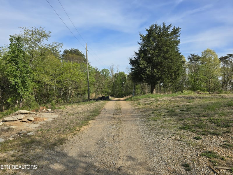 3697 Jackson Bend Rd, Lenoir City, TN 37772