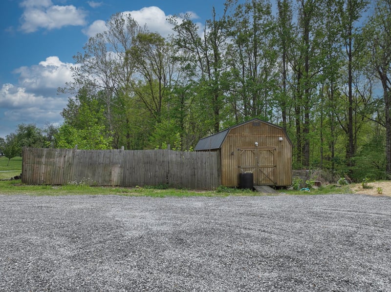 120 Whippoorwill Ln, Bethpage, TN 37022