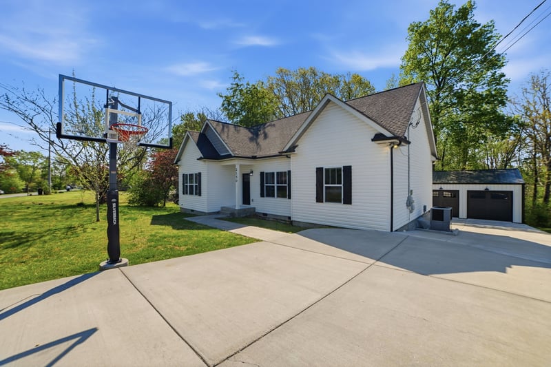 2150 Sunset Dr, White Bluff, TN 37187