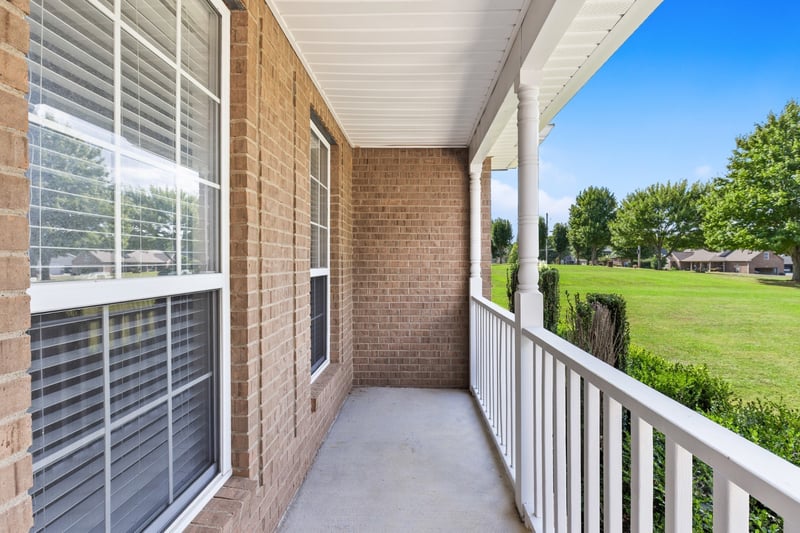 1014 Somerville Dr, Cottontown, TN 37048