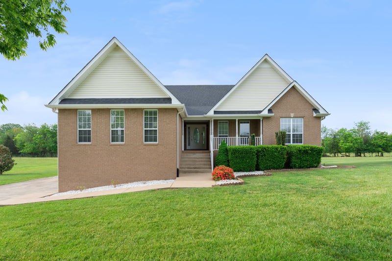 1014 Somerville Dr, Cottontown, TN 37048
