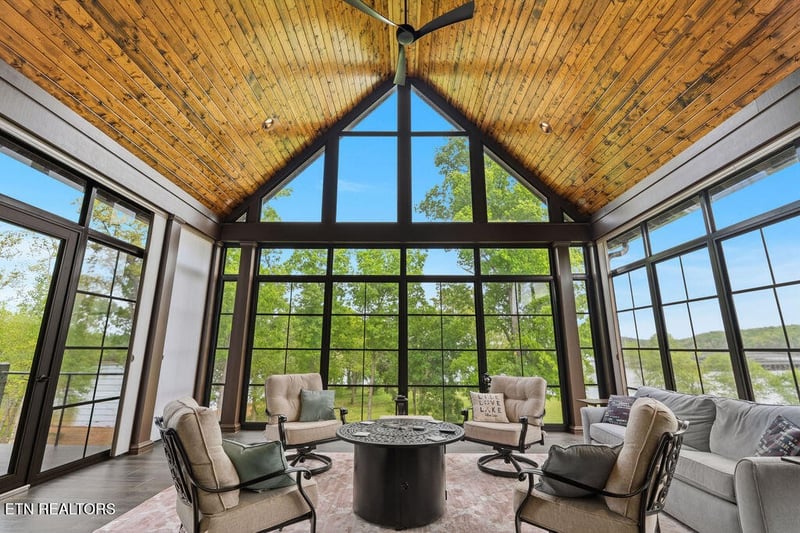 699 Cypress Pointe Dr, Lenoir City, TN 37772
