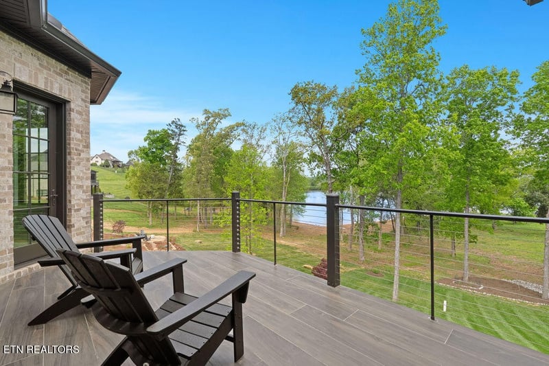 699 Cypress Pointe Dr, Lenoir City, TN 37772