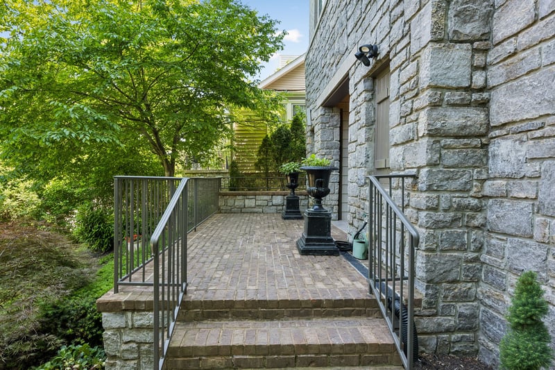 301 32nd Ave S, Nashville, TN 37212