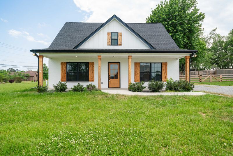 759 N Palmers Chapel Rd, White House, TN 37188