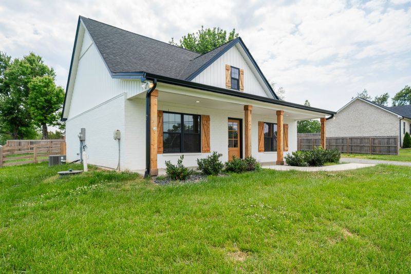 759 N Palmers Chapel Rd, White House, TN 37188