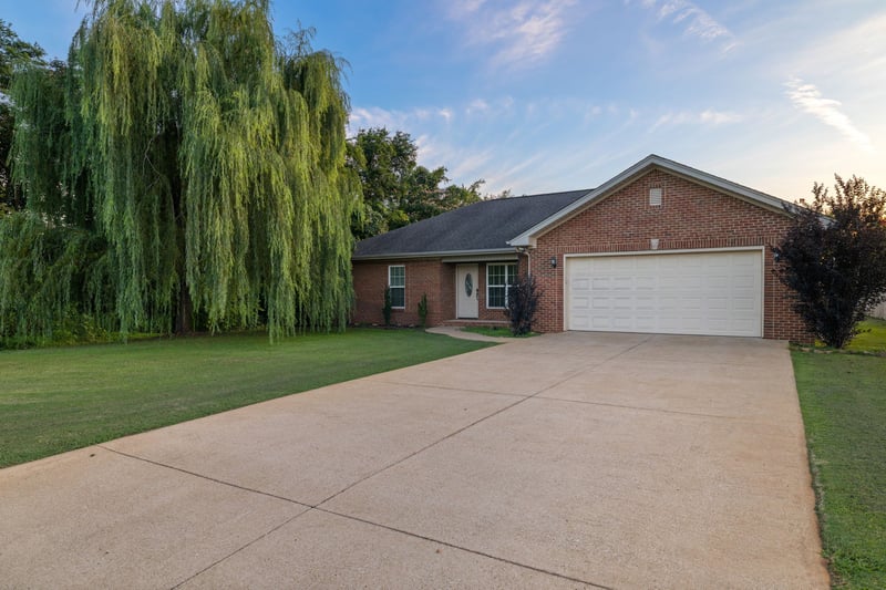 1952 Beverly Ave, Muscle Shoals, AL 35661